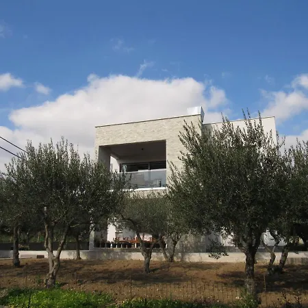 Olives Garden 公寓 特罗吉尔